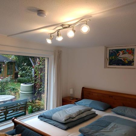 Ruhiges, Gemuetliches Zimmer Mit Bad Fuer 2 Personen, Mit Gartenterasse Lübeck Exterior foto