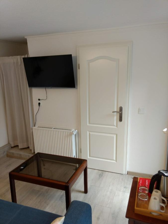 Ruhiges, Gemuetliches Zimmer Mit Bad Fuer 2 Personen, Mit Gartenterasse Lübeck Exterior foto