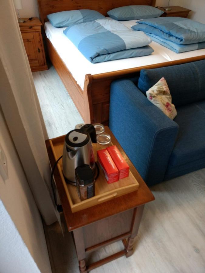 Ruhiges, Gemuetliches Zimmer Mit Bad Fuer 2 Personen, Mit Gartenterasse Lübeck Exterior foto