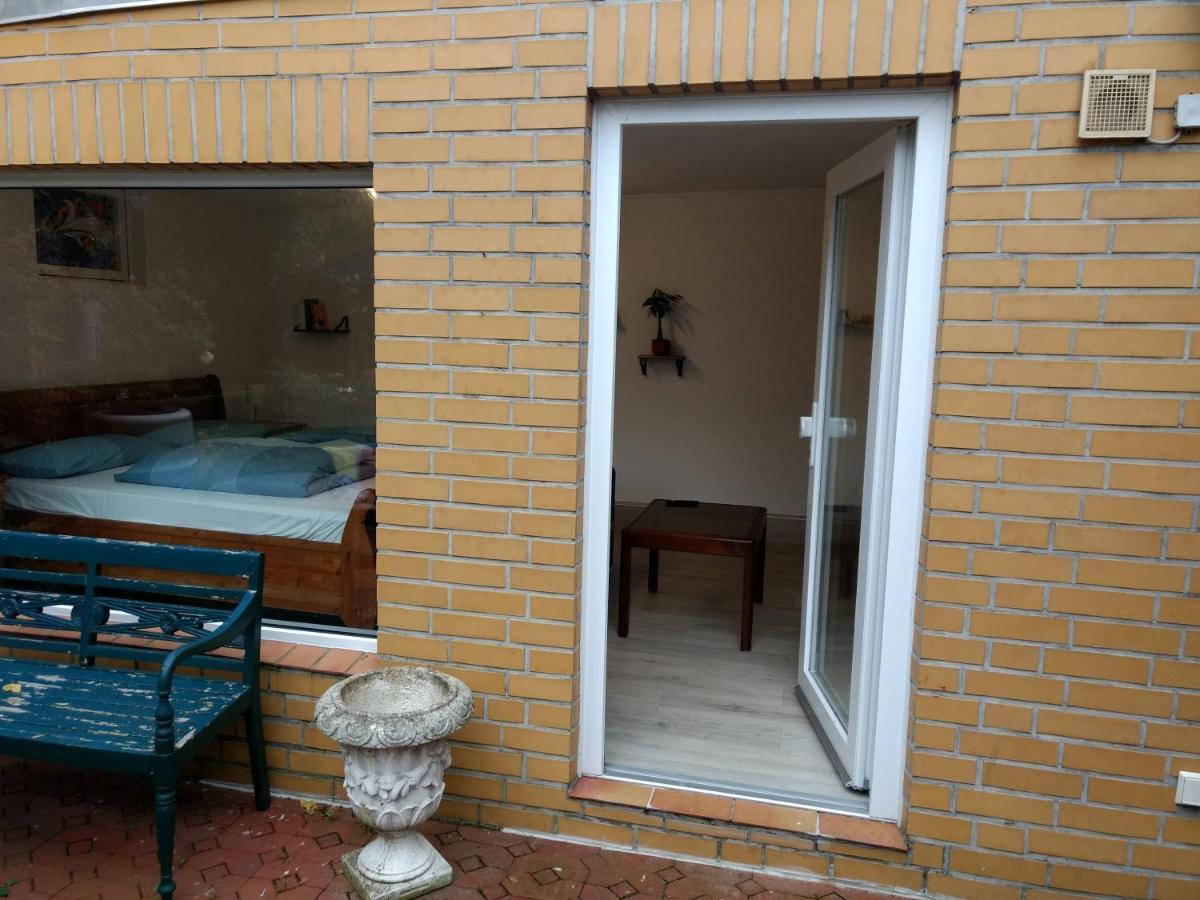 Ruhiges, Gemuetliches Zimmer Mit Bad Fuer 2 Personen, Mit Gartenterasse Lübeck Exterior foto