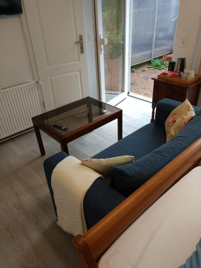 Ruhiges, Gemuetliches Zimmer Mit Bad Fuer 2 Personen, Mit Gartenterasse Lübeck Exterior foto