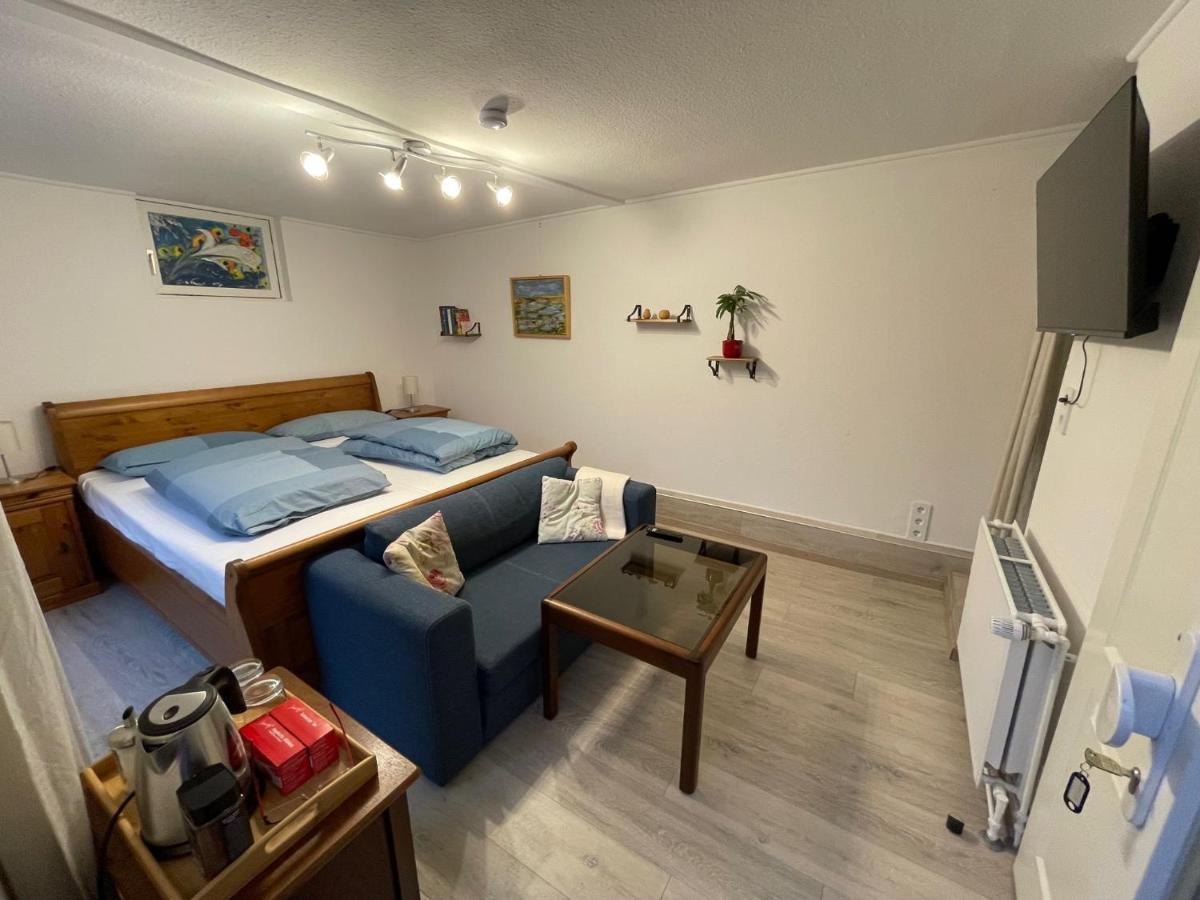 Ruhiges, Gemuetliches Zimmer Mit Bad Fuer 2 Personen, Mit Gartenterasse Lübeck Exterior foto
