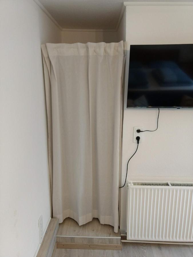 Ruhiges, Gemuetliches Zimmer Mit Bad Fuer 2 Personen, Mit Gartenterasse Lübeck Exterior foto