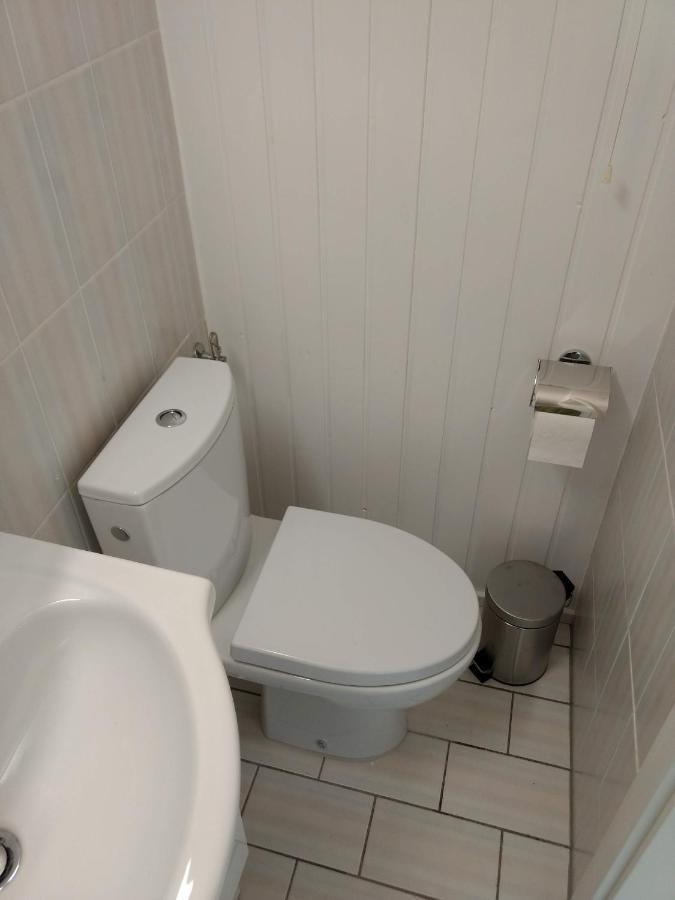Ruhiges, Gemuetliches Zimmer Mit Bad Fuer 2 Personen, Mit Gartenterasse Lübeck Exterior foto